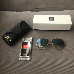 NIB Ray-Ban Aviator Sunglasses. RB3025. 62mm.